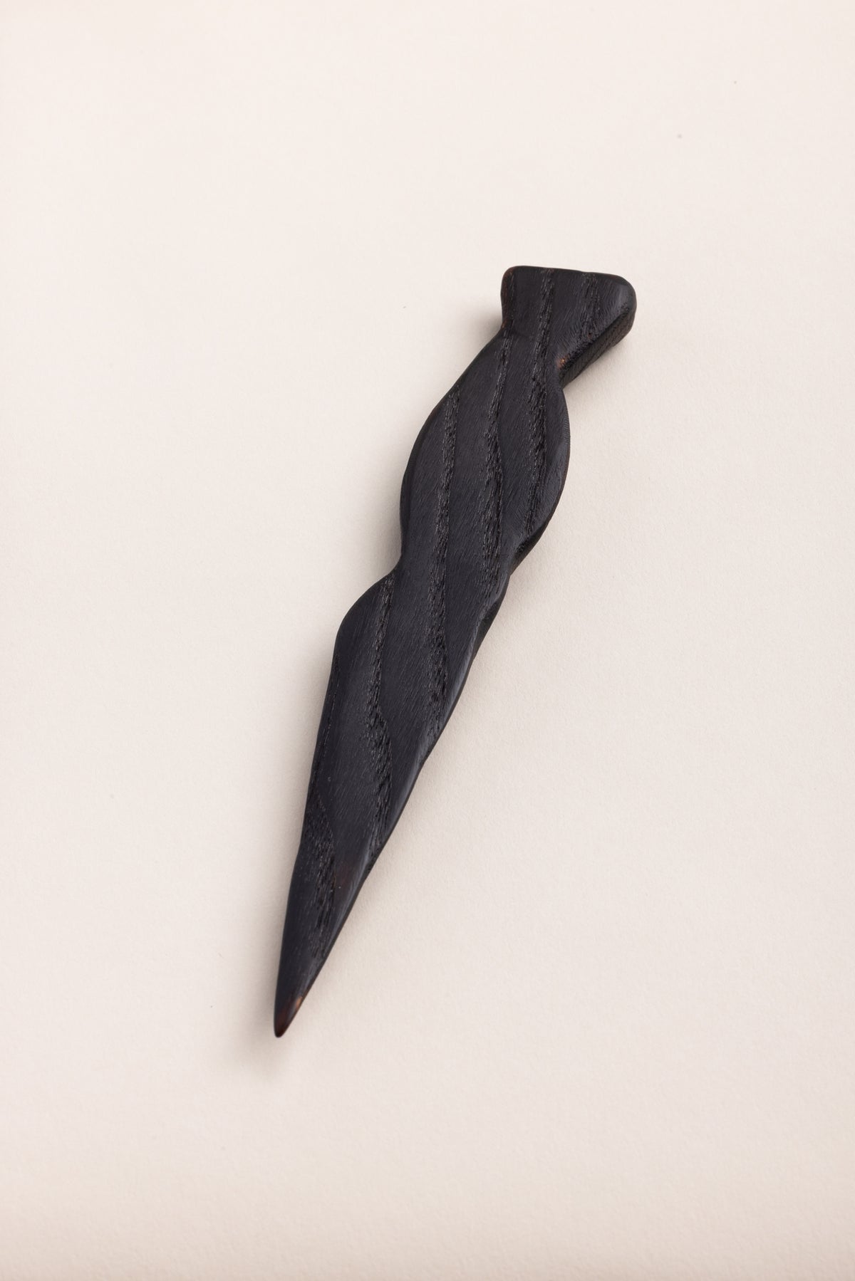 The back view of the ash wood Sgian Dubh