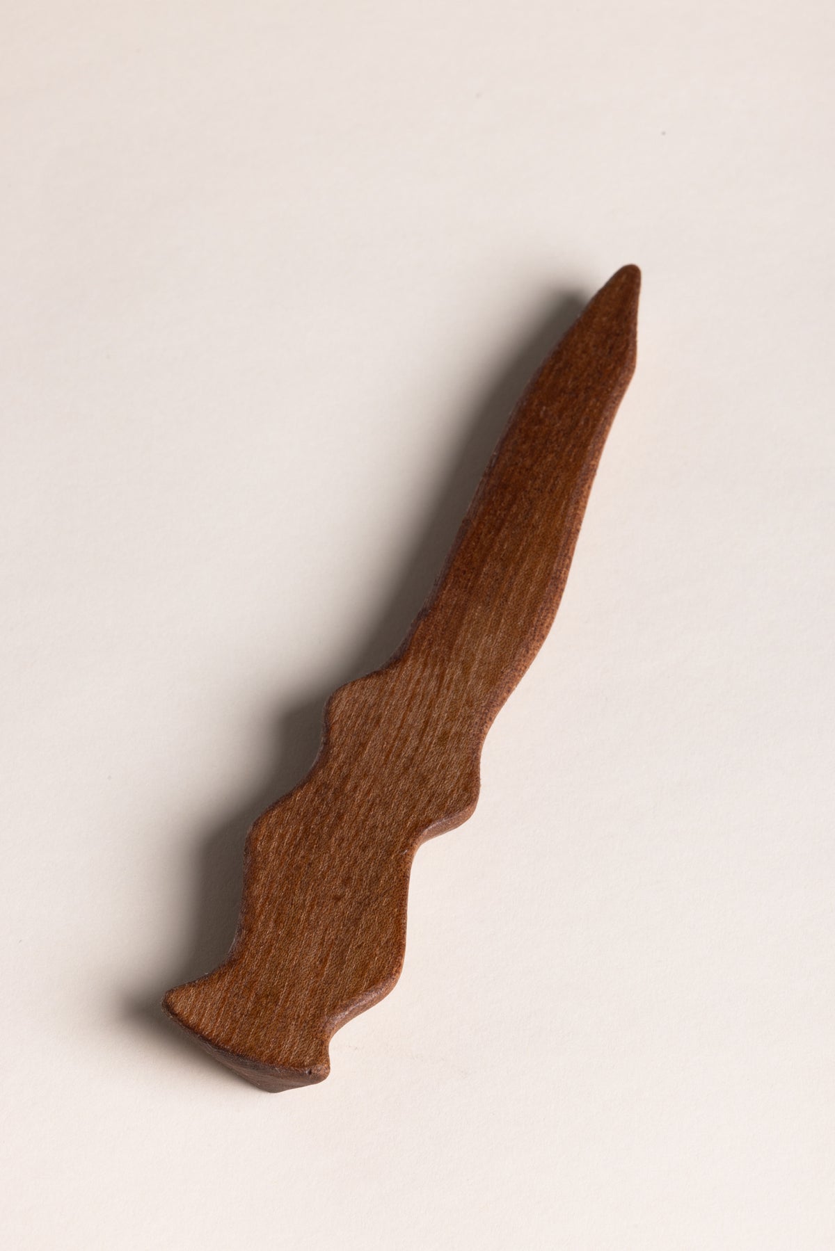 Back view of a Burr Elm Sgian Dubh on white background