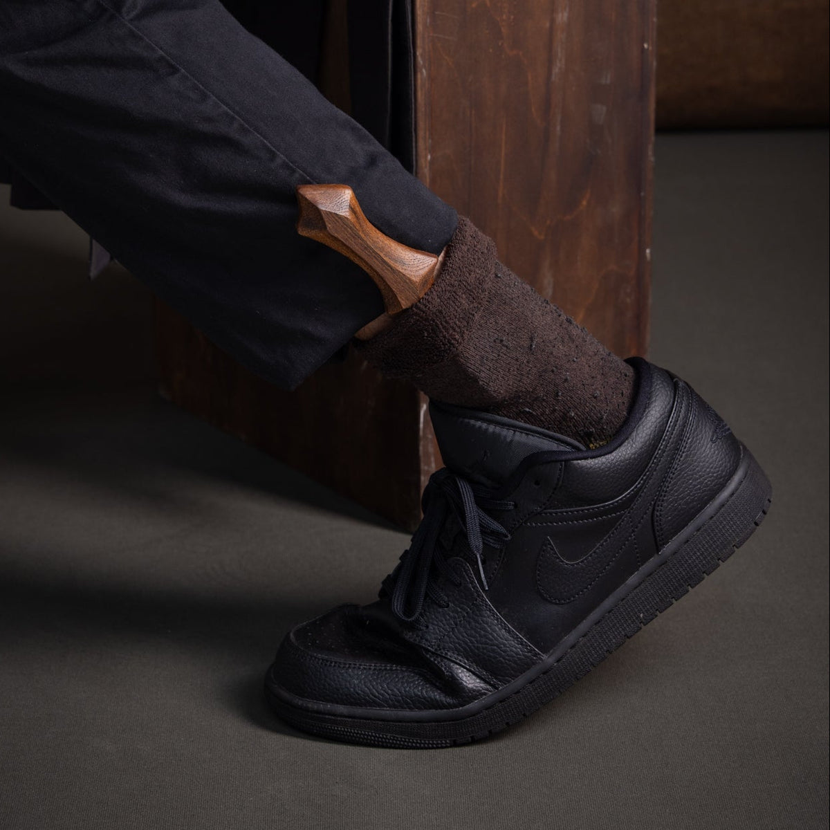 The Burr Elm Sgian Dubh tucked into the sock, worn with black jeans and trainers.